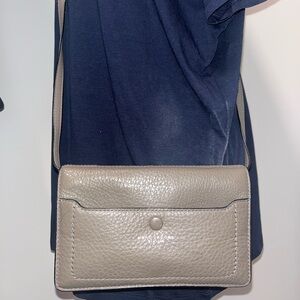 Marc Jacobs Elephant Empire City
Crossbody Wallet